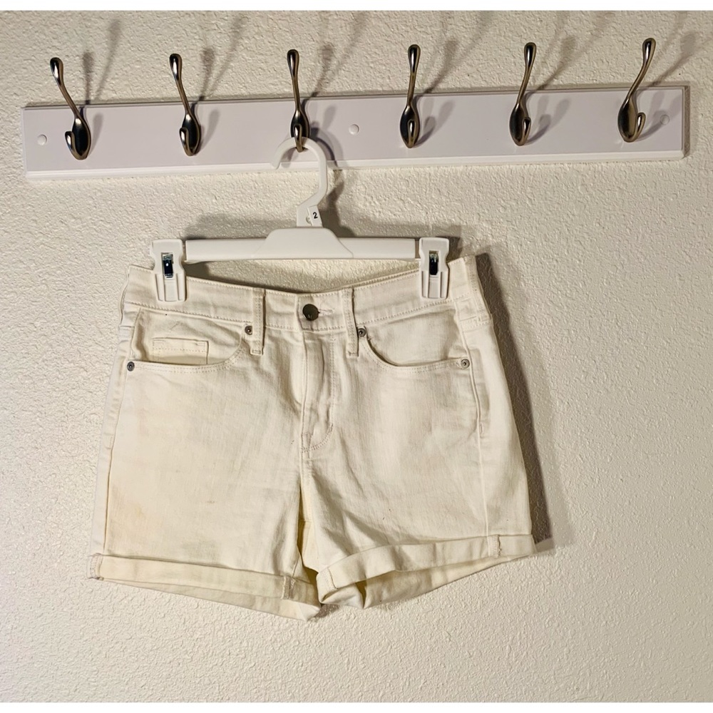 White denim shorts with pockets